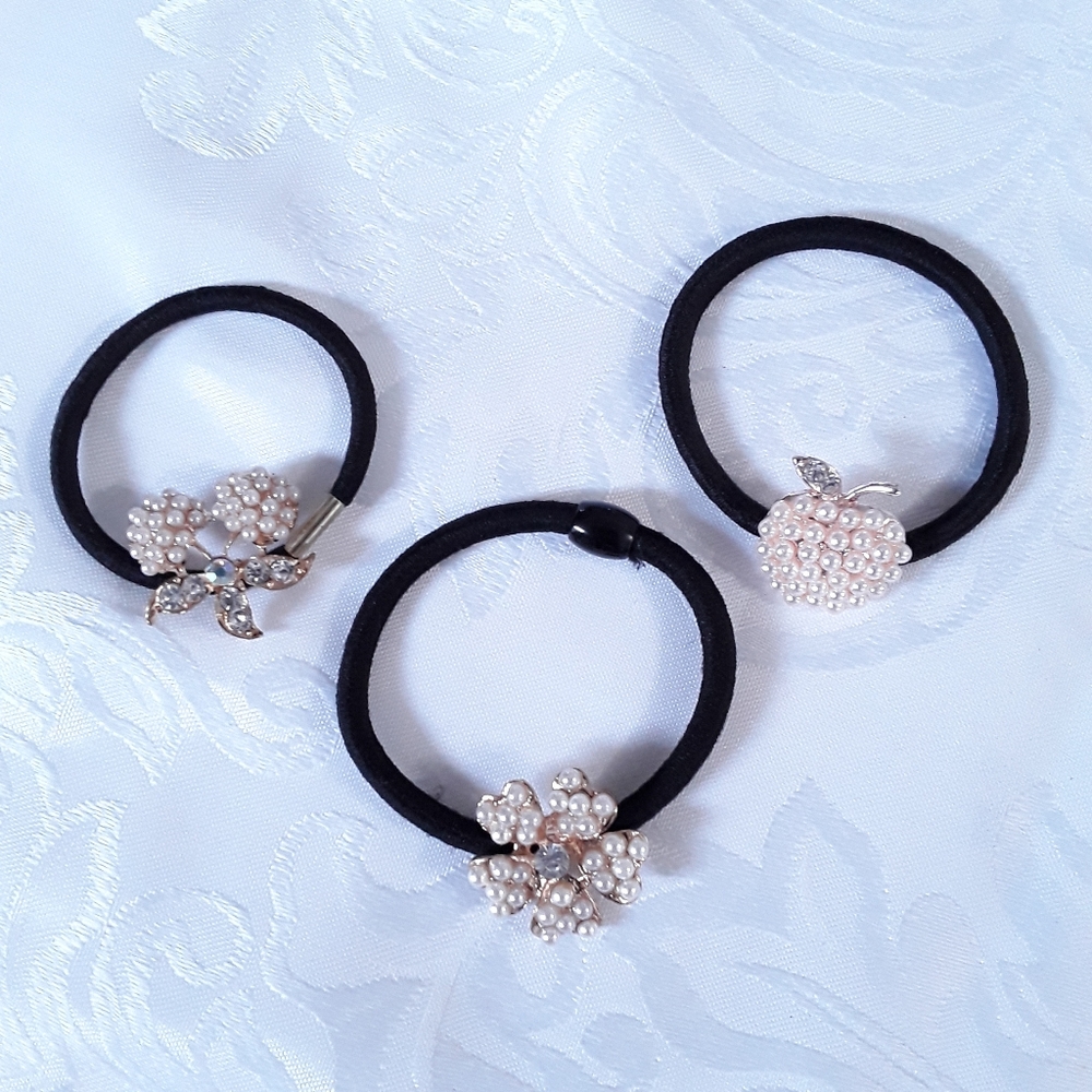 NWOT Pearl & Crystal Decorative Hair Bands\Bracelet